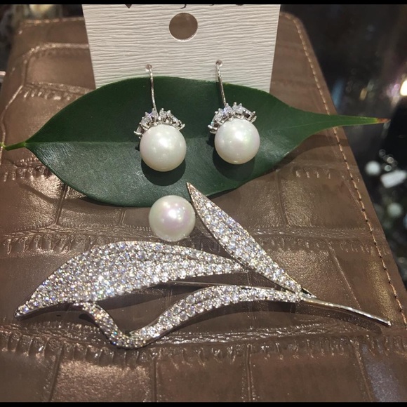 Earring - Picture 2 of 3